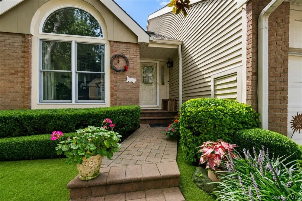 53 Willow Ridge Drive Smithtown, NY 11787