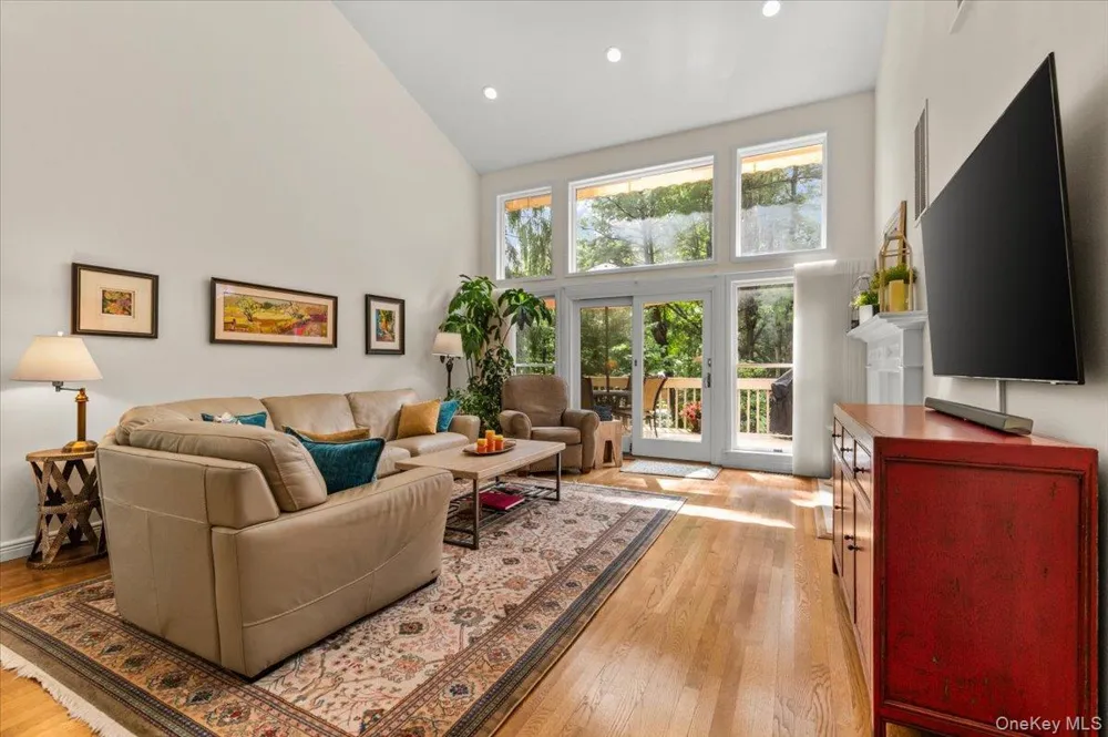 53 Willow Ridge Drive Smithtown, NY 11787