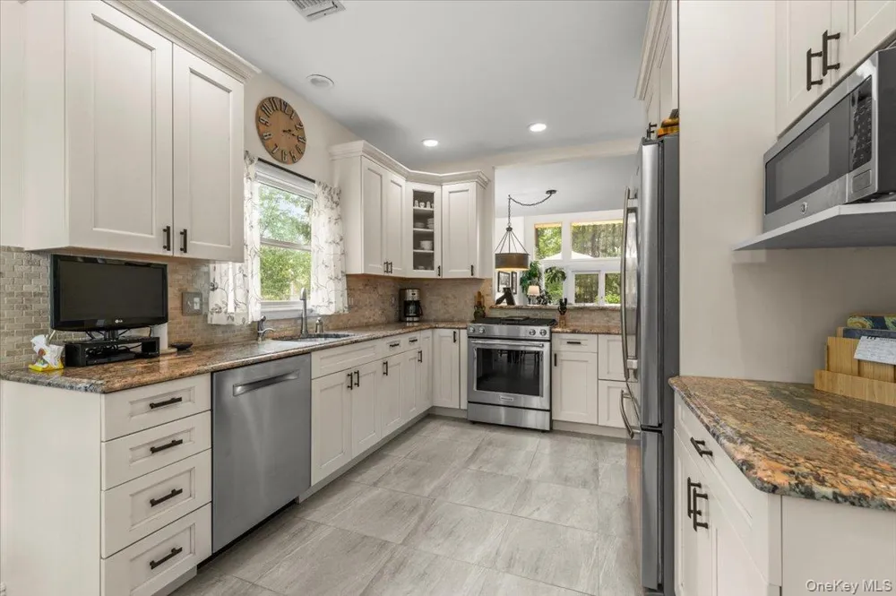 53 Willow Ridge Drive Smithtown, NY 11787