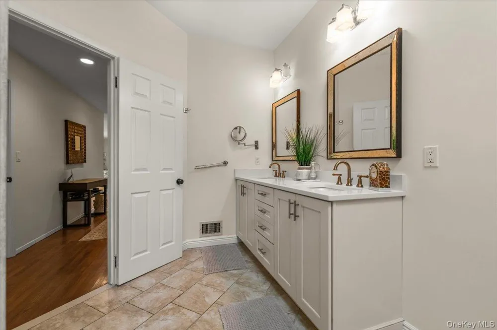 53 Willow Ridge Drive Smithtown, NY 11787