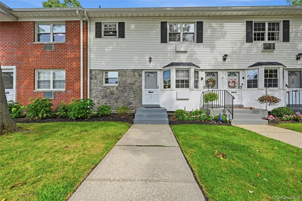 2310 Wilshire Lane #2310 Oakdale, NY 11769