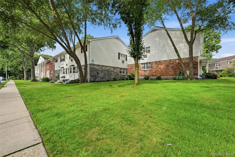 2310 Wilshire Lane #2310 Oakdale, NY 11769