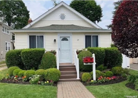 23 Locust Avenue
