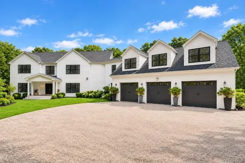 421 Edge of Woods Road