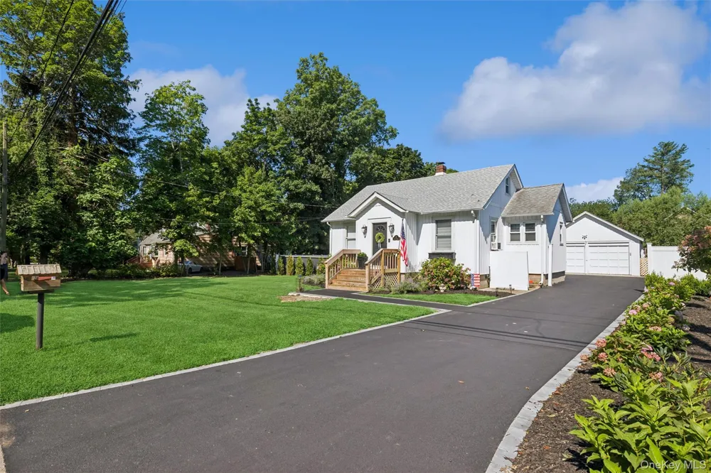 22 South Avenue Smithtown, NY 11787
