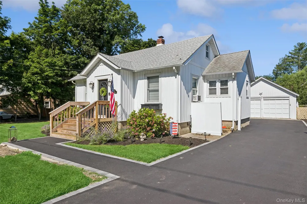 22 South Avenue Smithtown, NY 11787