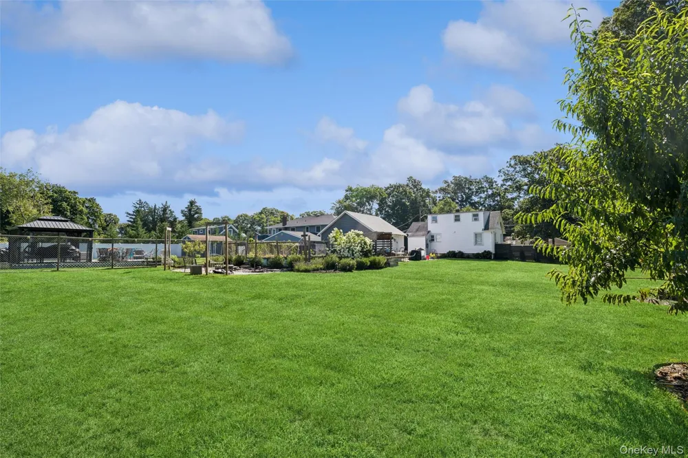 22 South Avenue Smithtown, NY 11787
