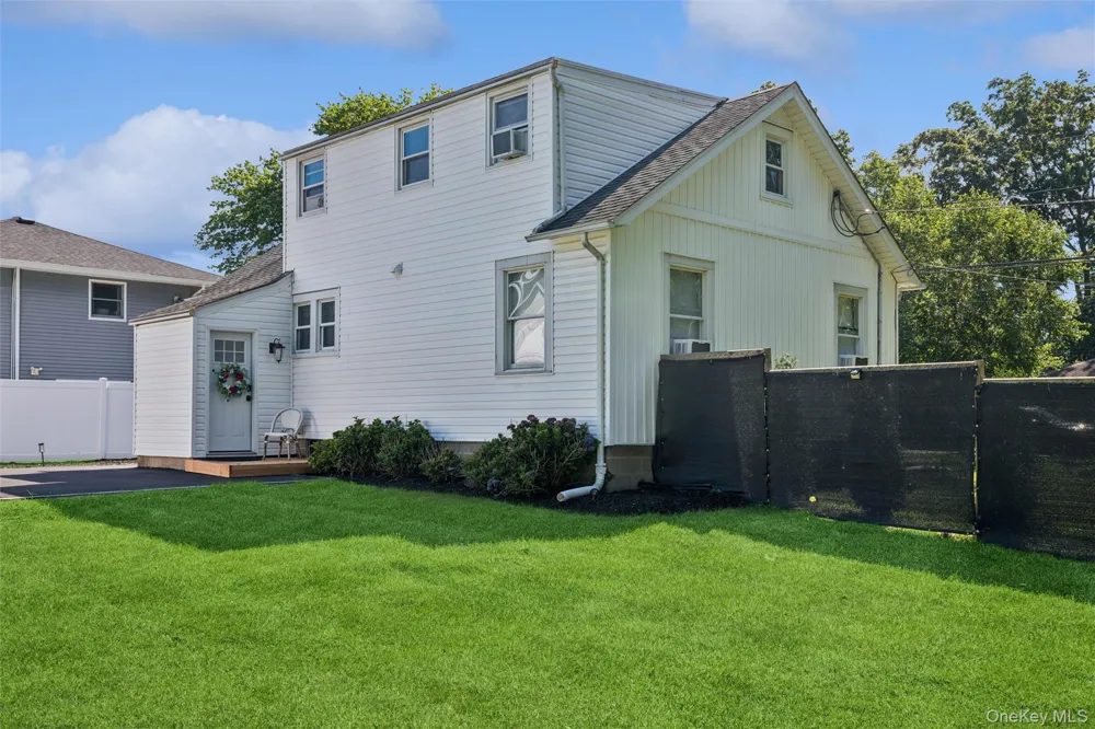 22 South Avenue Smithtown, NY 11787