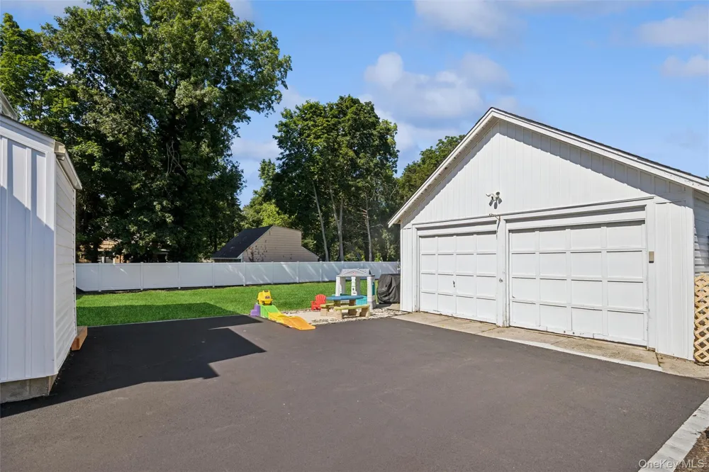 22 South Avenue Smithtown, NY 11787