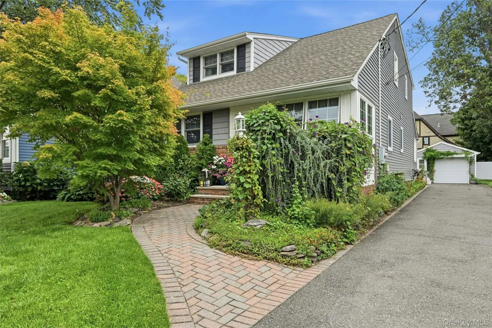 35 Reid Avenue Rockville Centre, NY 11570