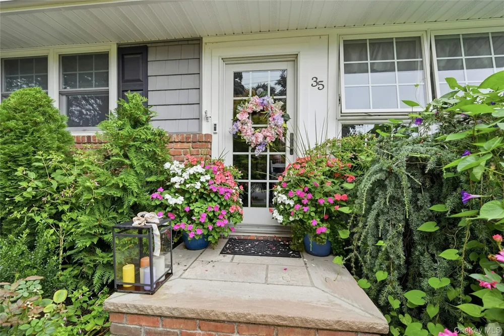 35 Reid Avenue Rockville Centre, NY 11570