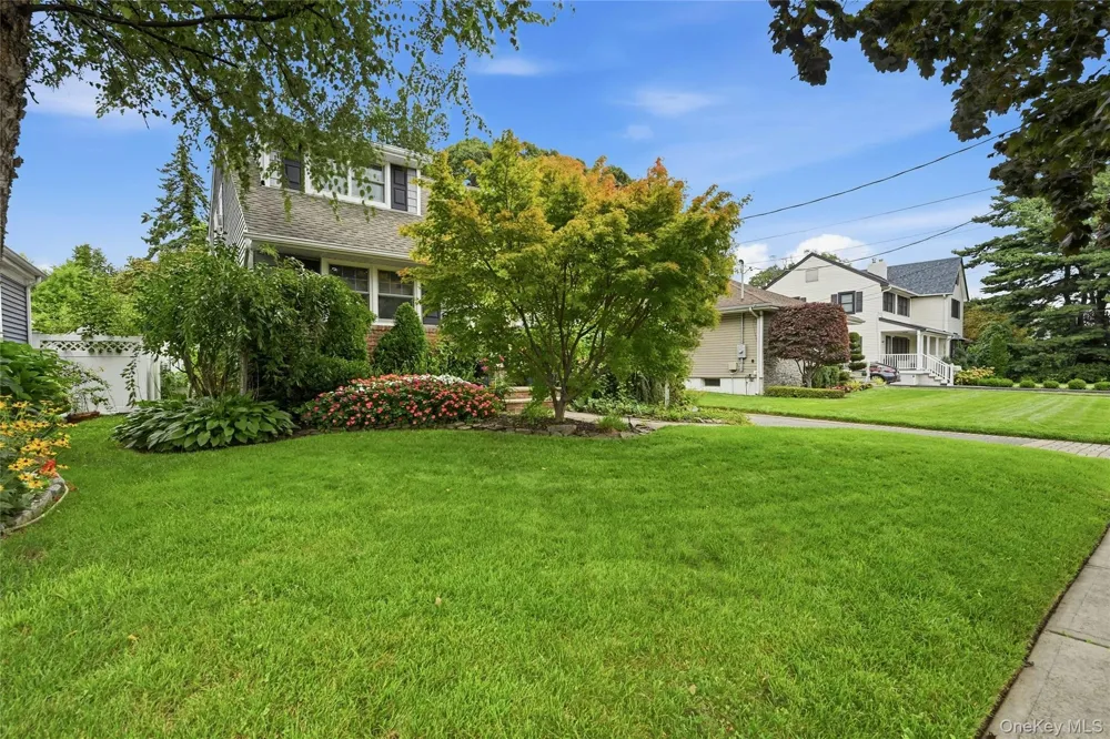 35 Reid Avenue Rockville Centre, NY 11570