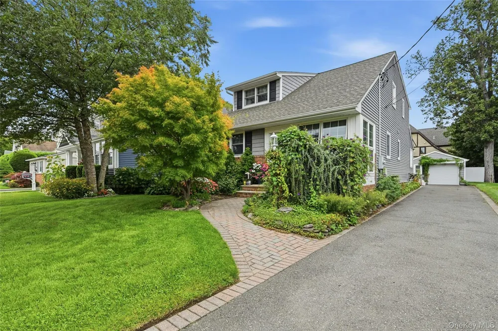 35 Reid Avenue Rockville Centre, NY 11570