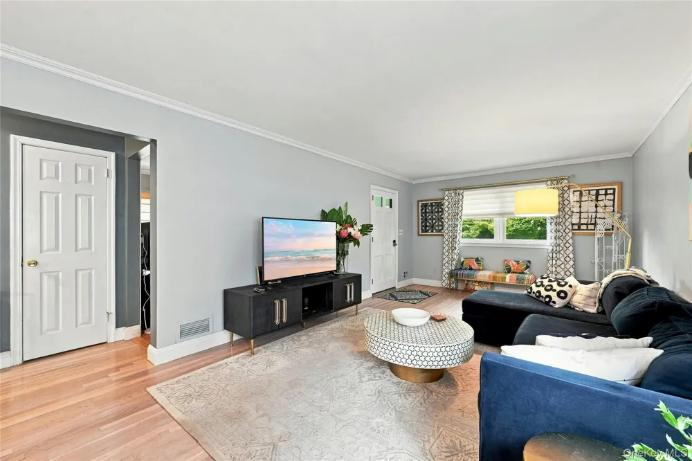 35 Reid Avenue Rockville Centre, NY 11570