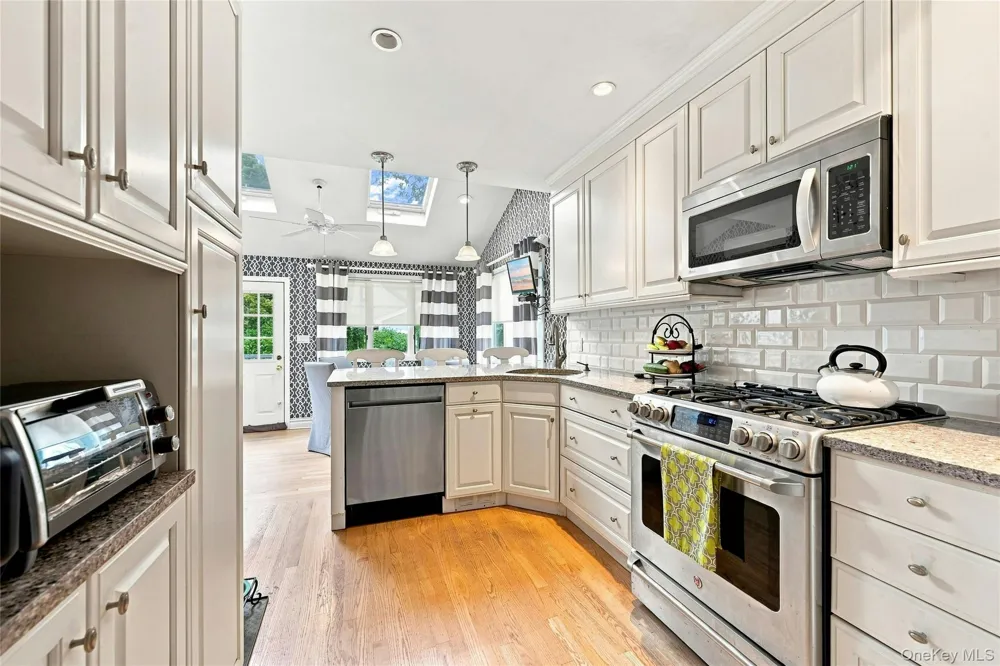 35 Reid Avenue Rockville Centre, NY 11570