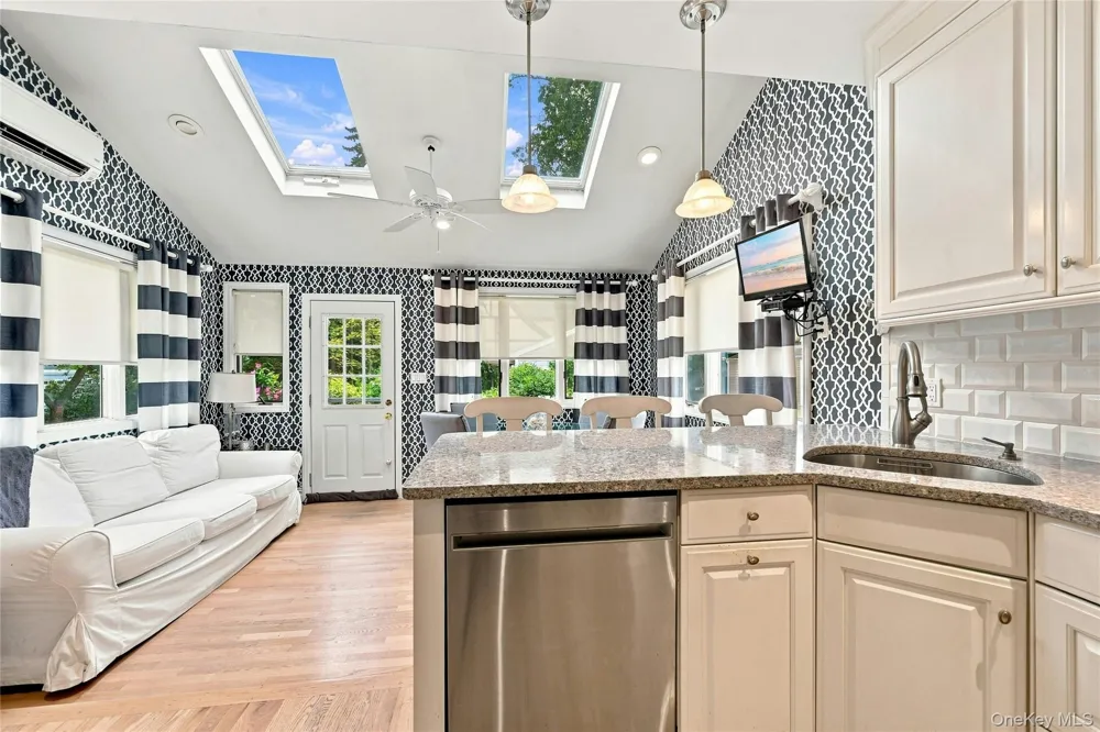 35 Reid Avenue Rockville Centre, NY 11570