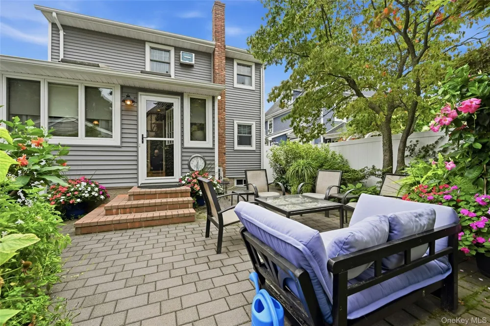 35 Reid Avenue Rockville Centre, NY 11570