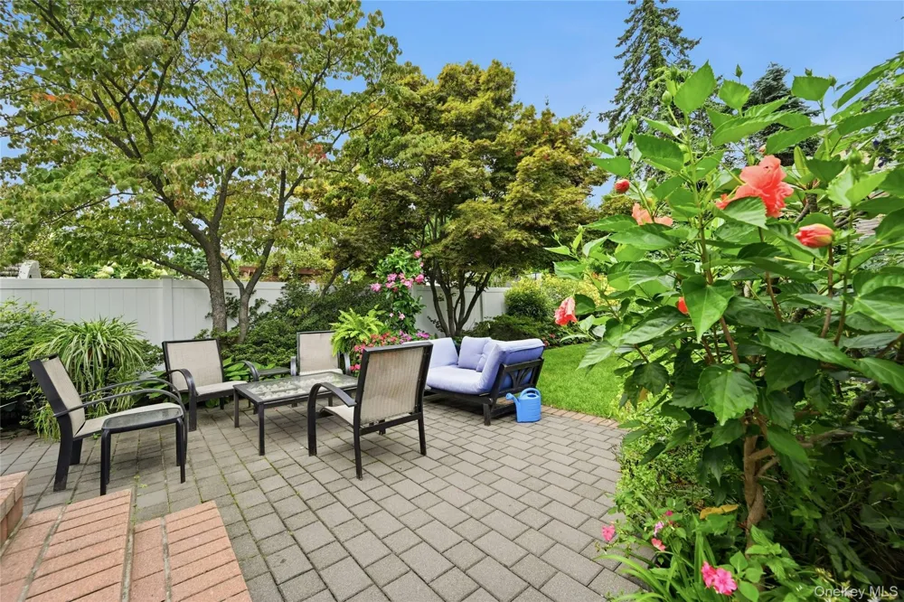 35 Reid Avenue Rockville Centre, NY 11570