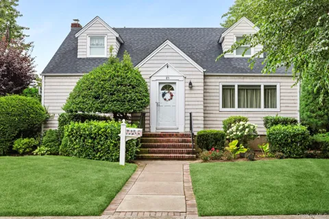 85 Woodlawn Avenue