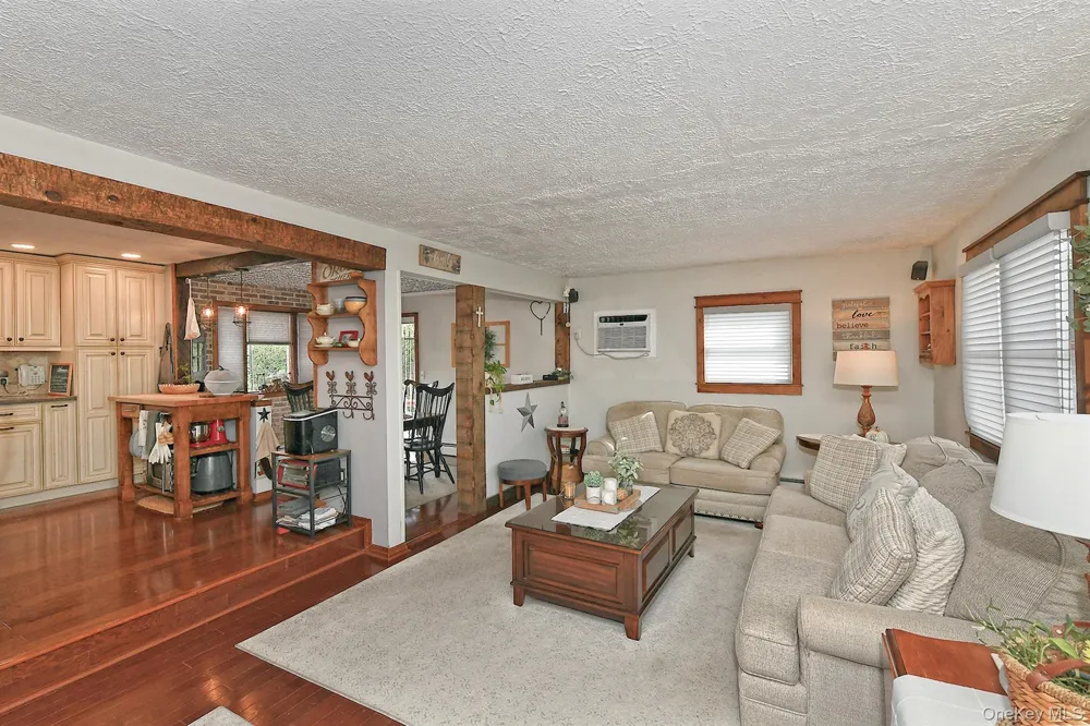 35 Jensen Road Bay Shore, NY 11706