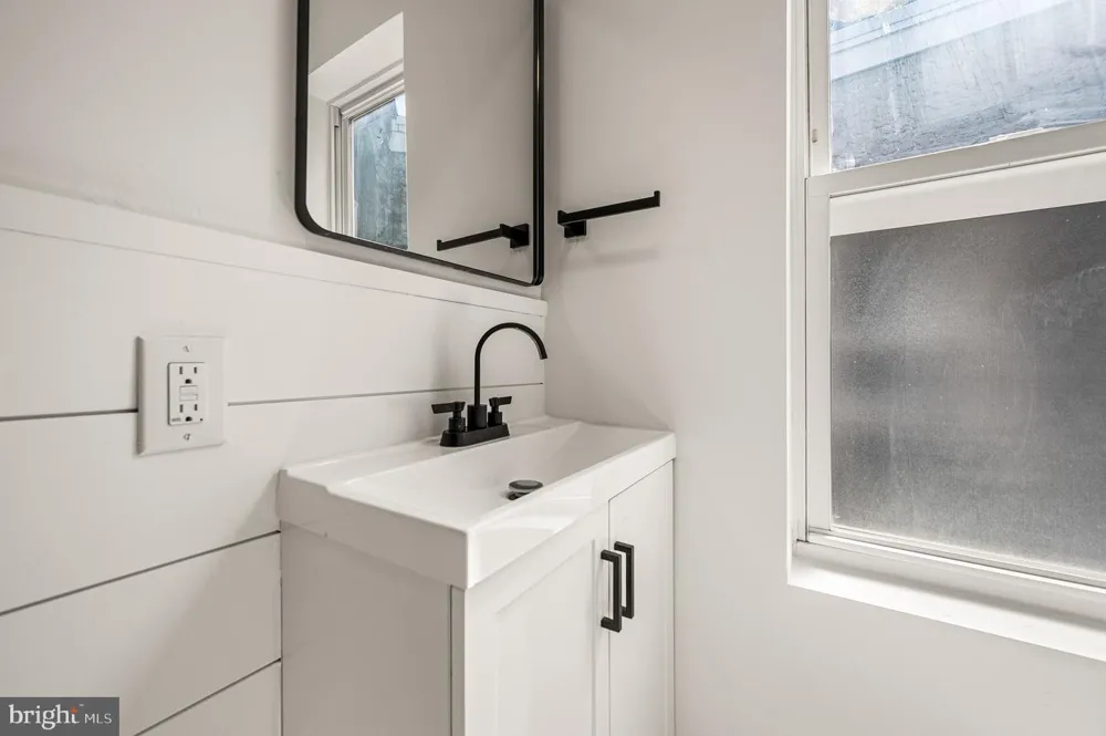 1059 S 50TH Philadelphia, PA 19143