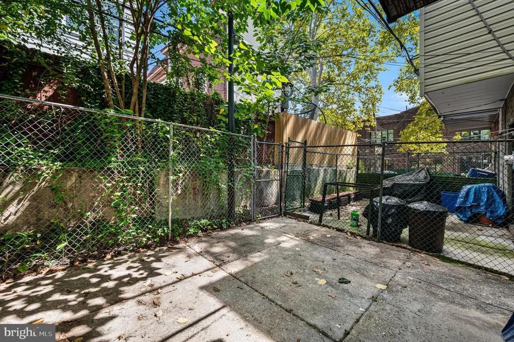 1059 S 50TH Philadelphia, PA 19143