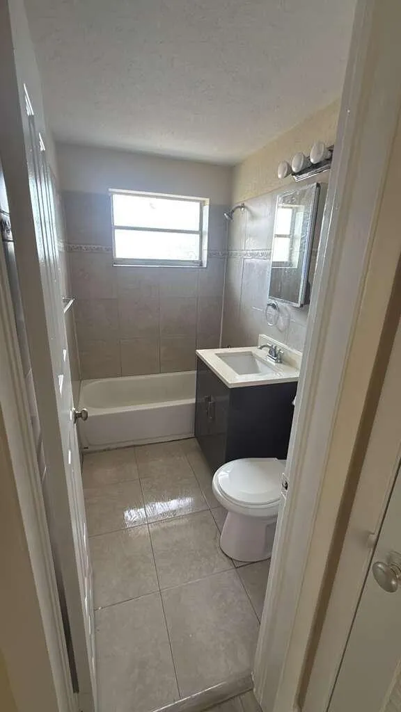 3722 HENRY AVENUE #3 West Palm Beach, FL 33405