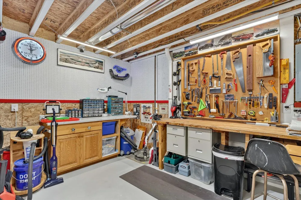 6148 Harmon Green Avenue SW Grandville, MI 49418