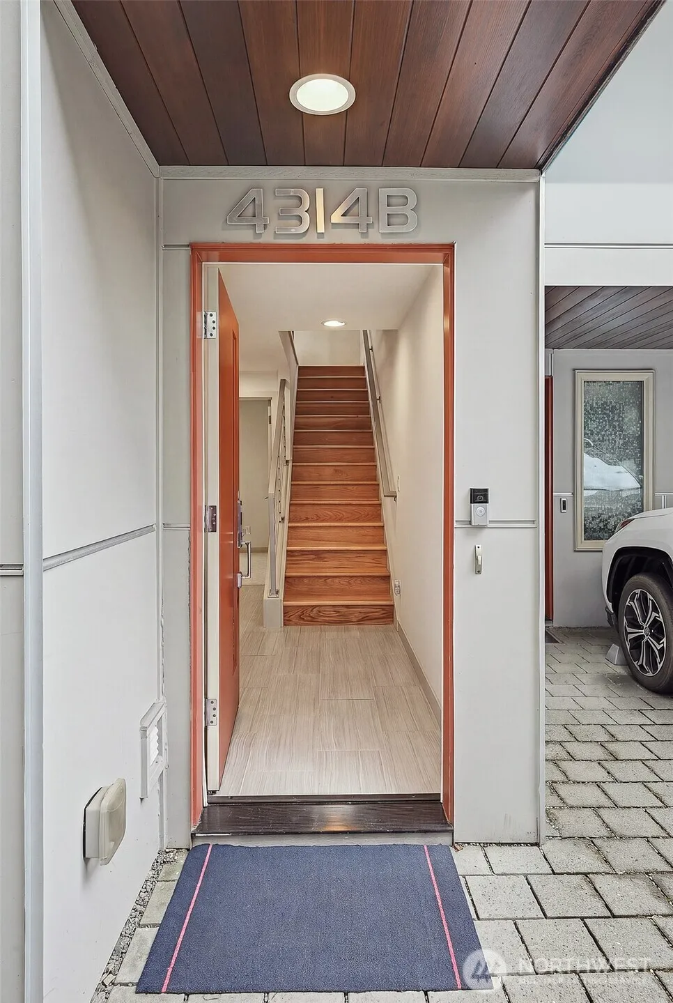 4314 Whitman Avenue #B Seattle, WA 98103