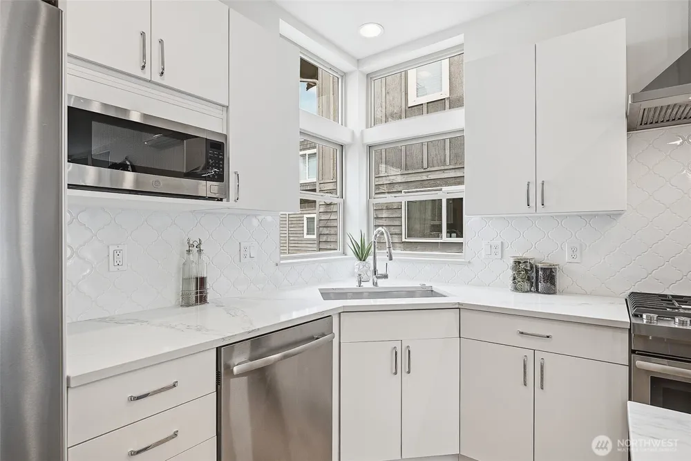 4314 Whitman Avenue #B Seattle, WA 98103