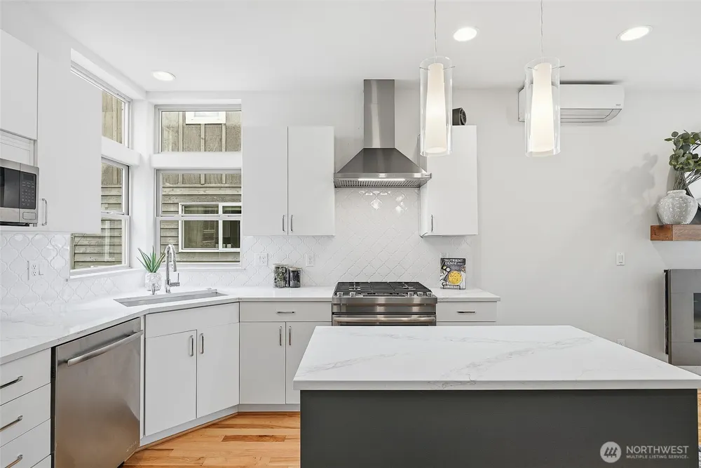 4314 Whitman Avenue #B Seattle, WA 98103