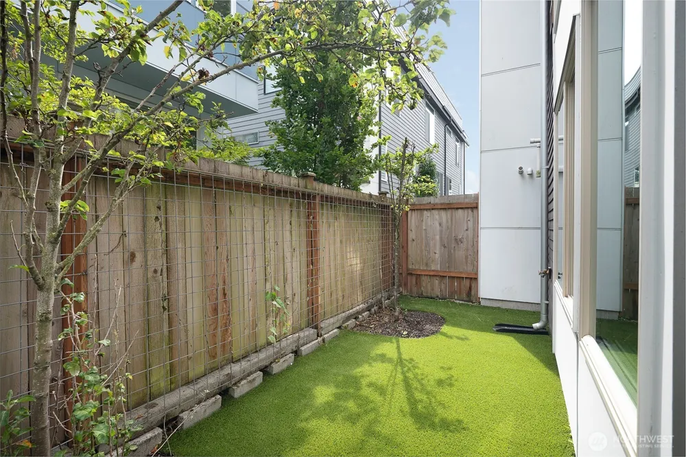 4314 Whitman Avenue #B Seattle, WA 98103