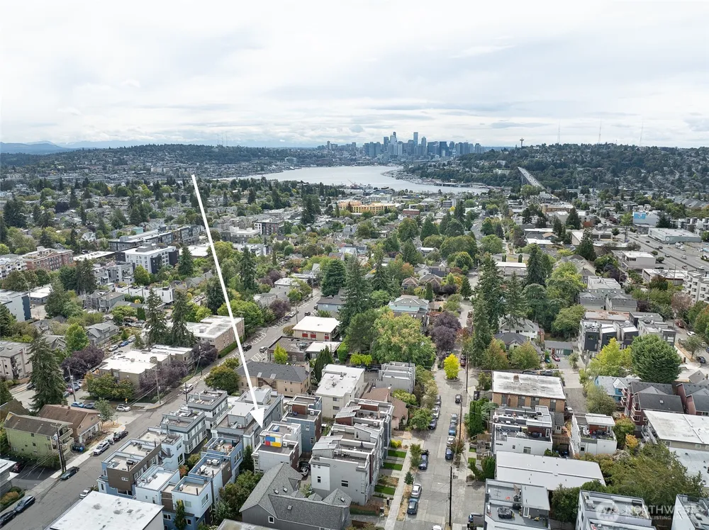 4314 Whitman Avenue #B Seattle, WA 98103