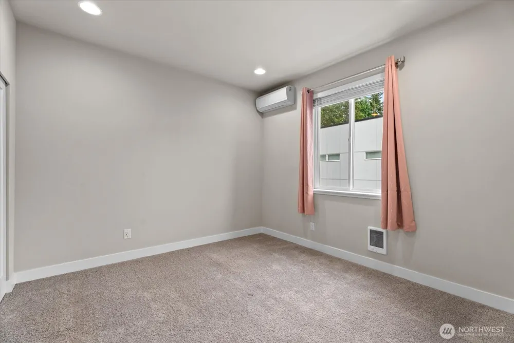 1022 124TH COURT NE #E4 Bellevue, WA 98005