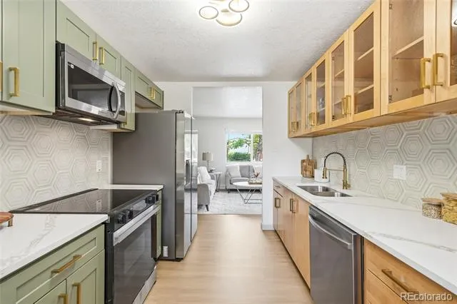 383 S Robb Way Lakewood, CO 80226