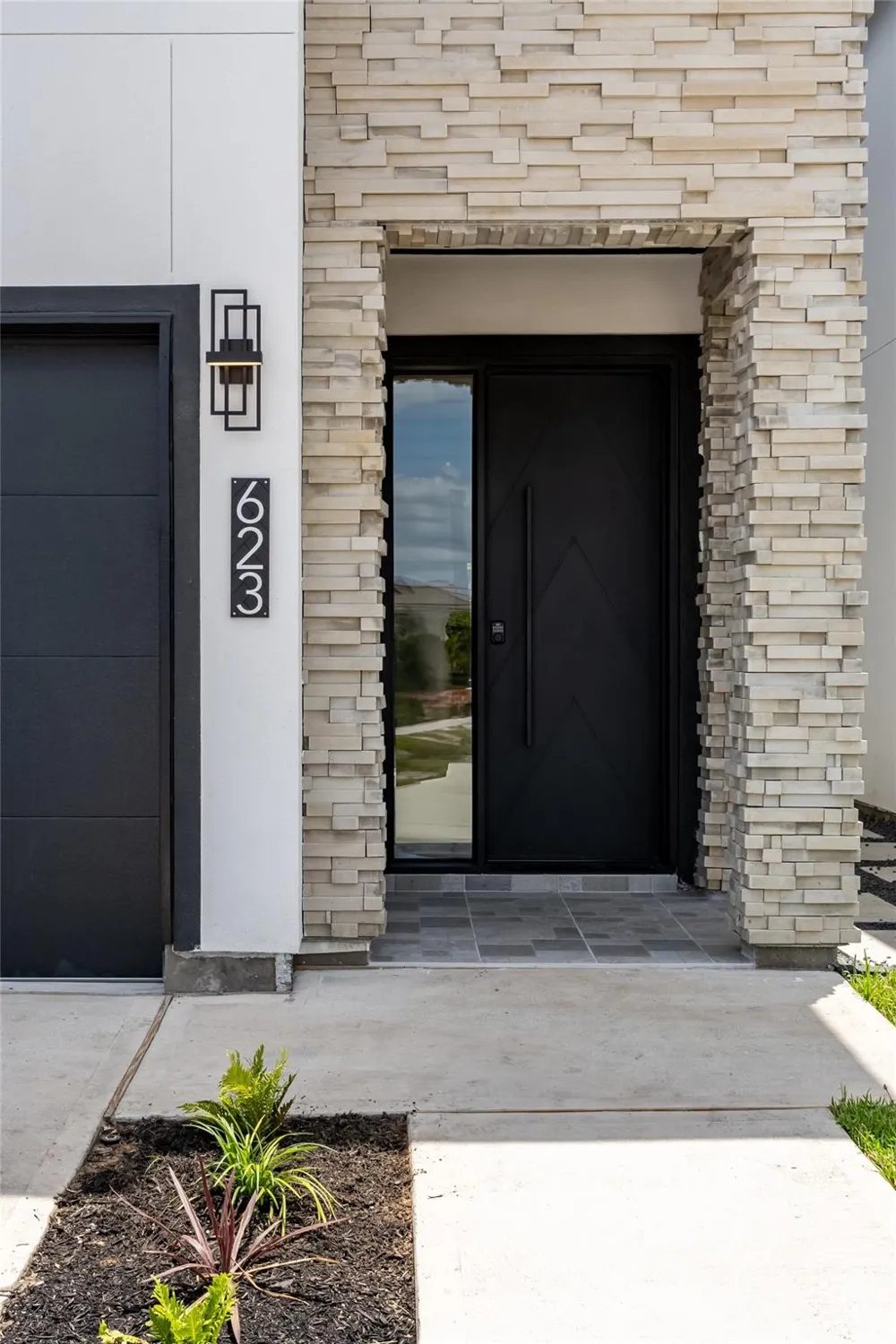 623 Winding Oaks Stafford, TX 77477