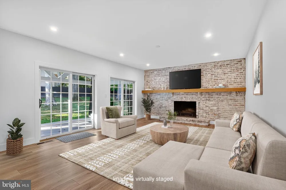 227 AUTUMN DRIVE Exton, PA 19341