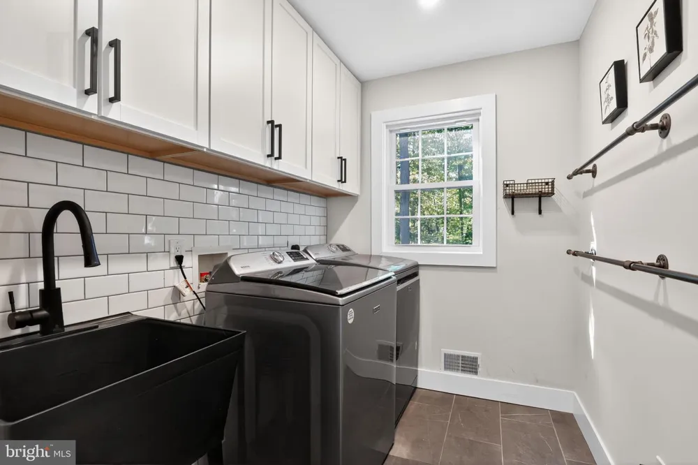 227 AUTUMN DRIVE Exton, PA 19341
