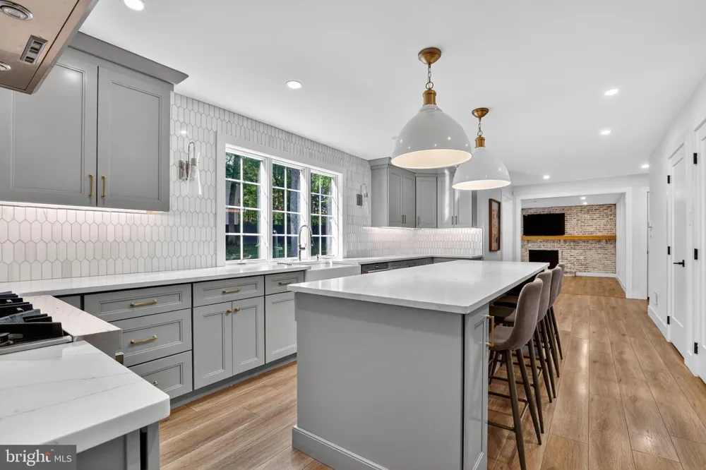 227 AUTUMN DRIVE Exton, PA 19341