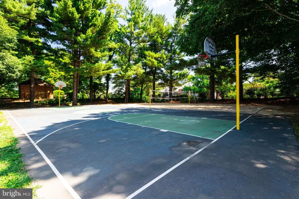 8380 GREENSBORO DRIVE #719 Mclean, VA 22102