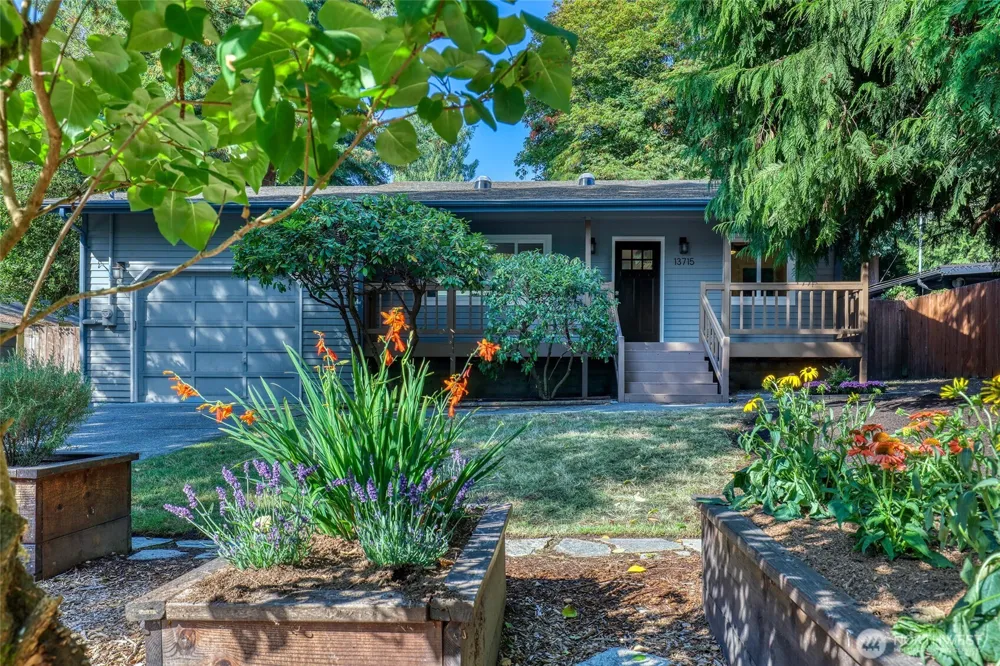 13715 26th Avenue NE Seattle, WA 98125