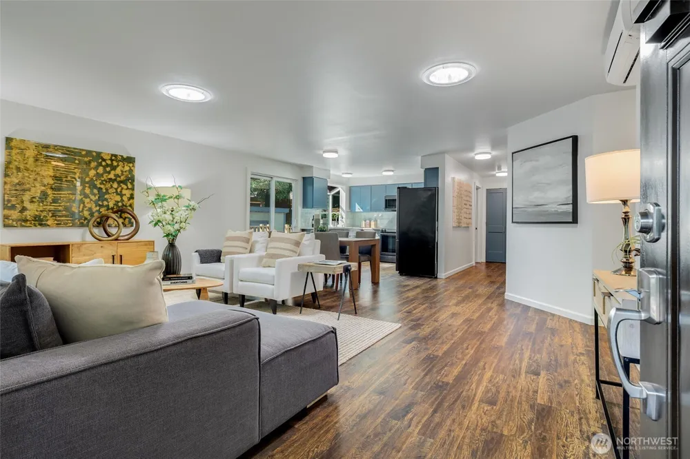13715 26th Avenue NE Seattle, WA 98125