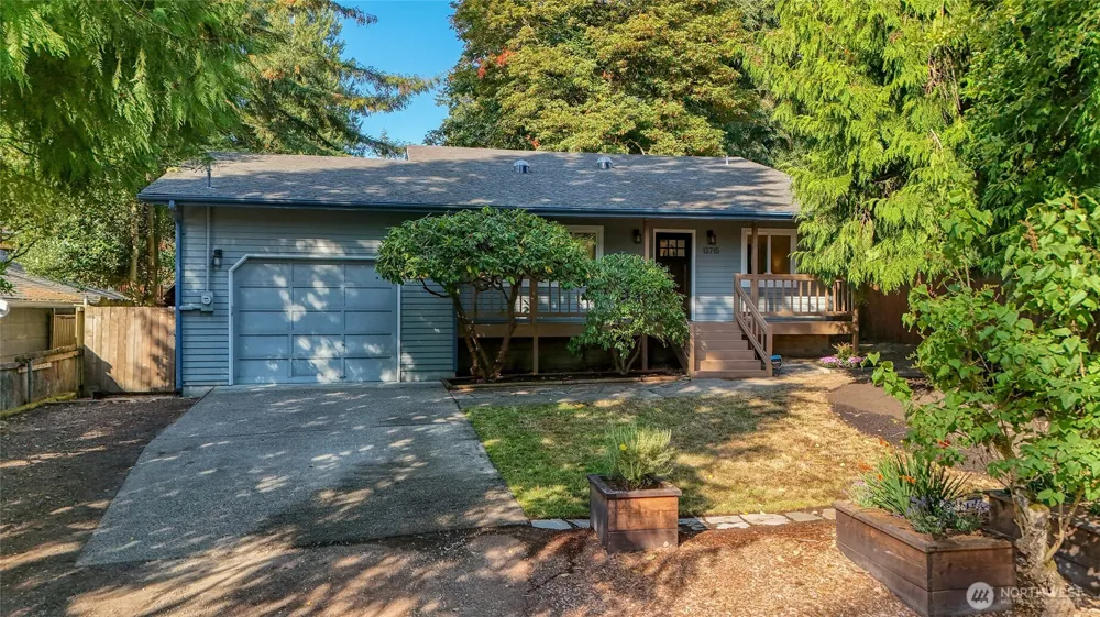 13715 26th Avenue NE Seattle, WA 98125
