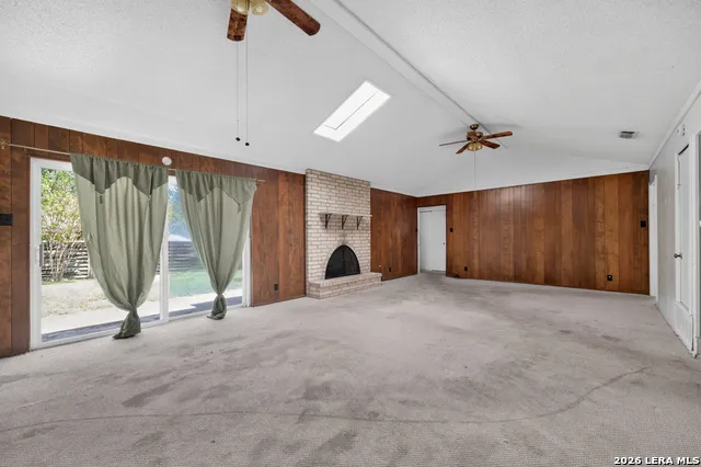 111 LAURAL LN Universal City, TX 78148