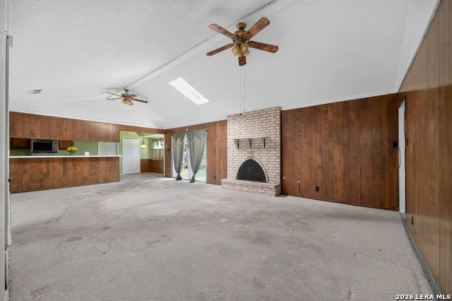 111 LAURAL LN Universal City, TX 78148