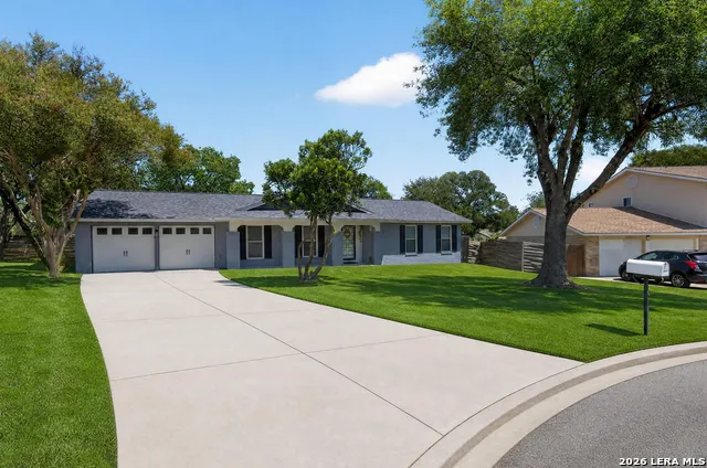111 LAURAL LN Universal City, TX 78148