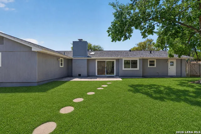 111 LAURAL LN Universal City, TX 78148