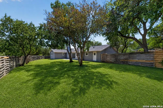 111 LAURAL LN Universal City, TX 78148