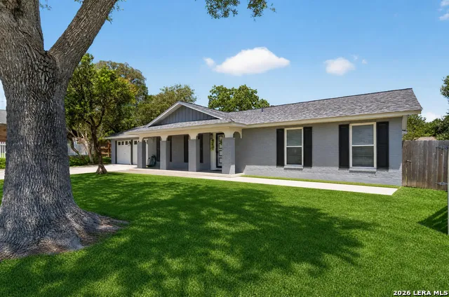111 LAURAL LN Universal City, TX 78148