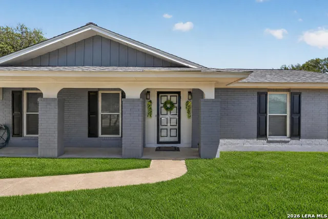111 LAURAL LN Universal City, TX 78148
